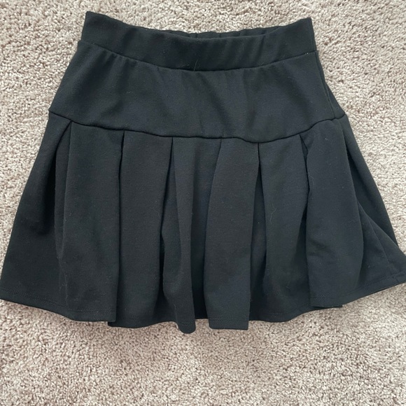Derek Heart Black Pleated Mini Skirt - Picture 3 of 4